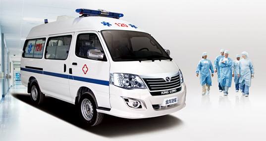 命懸一線牽動人心，救護車臨危不亂治病救人_
